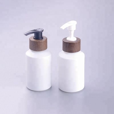 el hombro oblicuo 200ml cubrió los tarros cosméticos de bambú del vidrio blanco con el casquillo de madera
