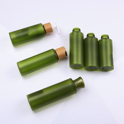 Empaquetado cosmético de bambú del skincare amistoso de Eco con la botella verde del ANIMAL DOMÉSTICO